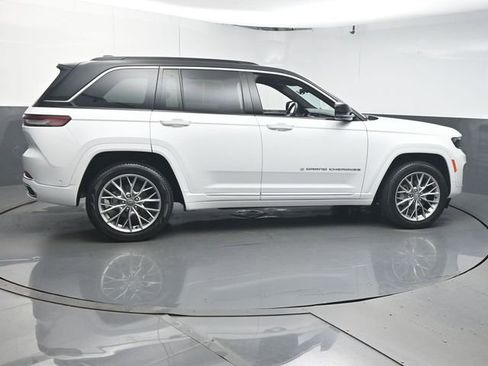 Used 2025 Jeep Grand Cherokee Summit AWD/4WD image 4
