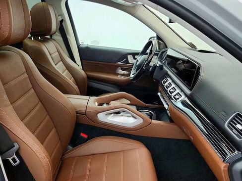 Used 2024 Mercedes-Benz GLS 580 4MATIC w/ E-Active Body Control Package image 24