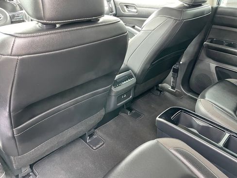 Certified 2024 Nissan Pathfinder SL w/ SL Premium Package AWD/4WD image 9