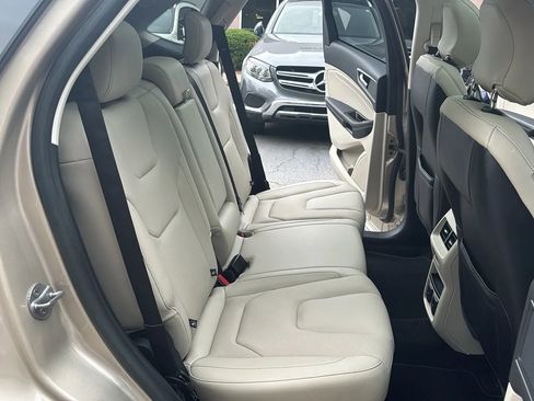 Used 2018 Ford Edge Titanium w/ Equipment Group 302A FWD image 21