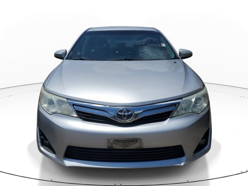 Used 2013 Toyota Camry LE FWD image 2