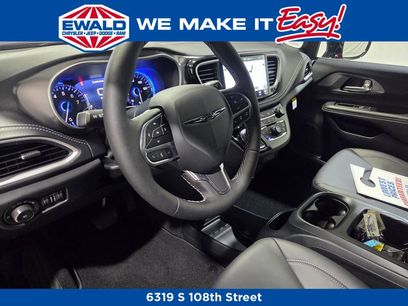 New 2026 Chrysler Pacifica Select