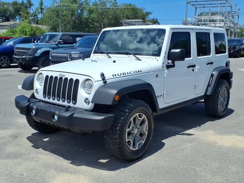 Used 2017 Jeep Wrangler Unlimited Rubicon w/ Connectivity Group AWD/4WD image 3