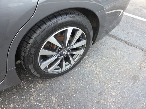 Used 2016 Nissan Altima 2.5 SL w/ 2.5 Technology Package image 9