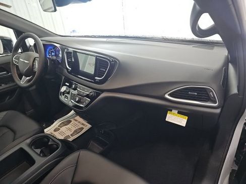 New 2026 Chrysler Voyager LX image 11