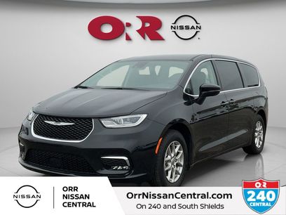 Used 2023 Chrysler Pacifica Touring-L