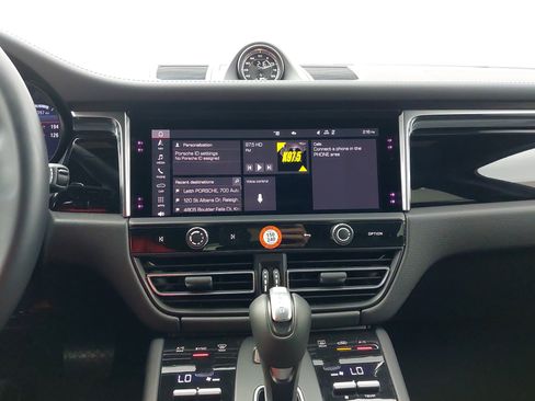 Certified 2026 Porsche Macan AWD/4WD image 22