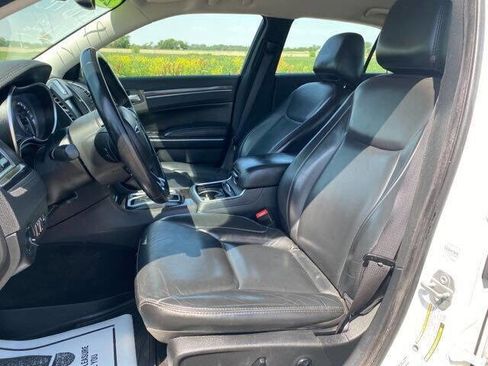 Used 2016 Chrysler 300 Limited image 14