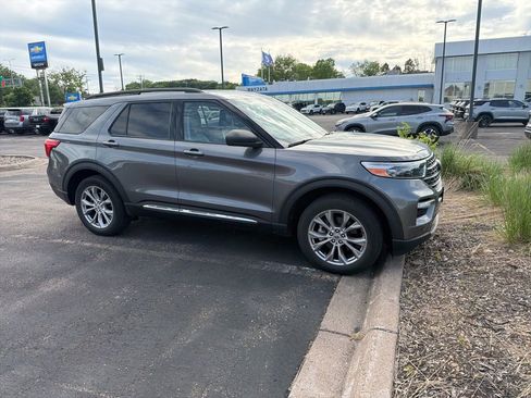 Used 2021 Ford Explorer XLT w/ Equipment Group 202A AWD/4WD image 20