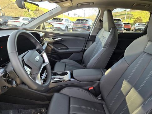 Used 2025 Audi Q6 e-tron Premium Plus w/ Premium Plus image 27