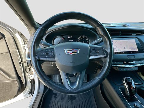 Used 2020 Cadillac XT4 Sport w/ Cold Weather Package image 11