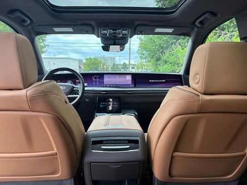 Used 2026 Cadillac Escalade Luxury w/ Touring Package AWD/4WD image 30