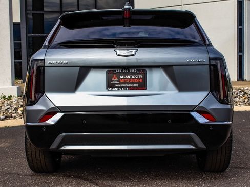 Used 2025 Cadillac Optiq Luxury 1 image 5