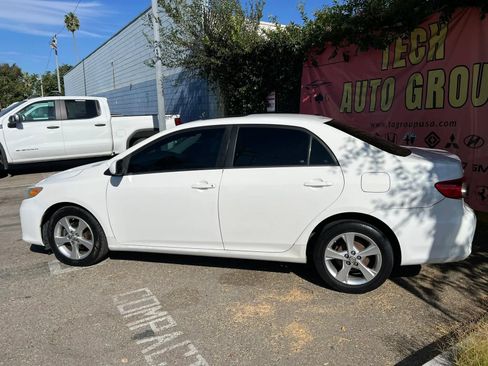 Used 2013 Toyota Corolla LE w/ Premium Pkg FWD image 7
