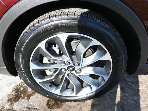 Used 2023 Lincoln Nautilus Reserve w/ Equipment Group 201A image 10