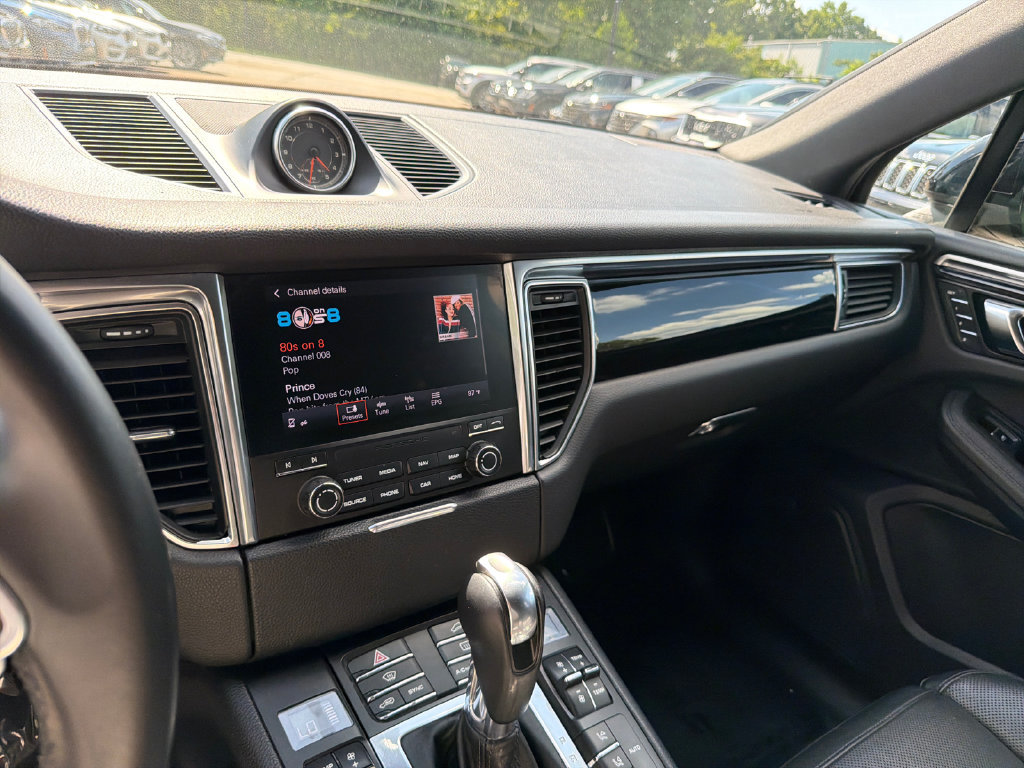Used 2018 Porsche Macan AWD/4WD image 29