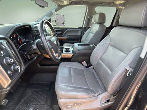 Used 2018 Chevrolet Silverado 1500 LTZ w/ LTZ Plus Package AWD/4WD image 17