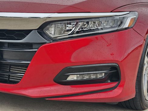 Used 2018 Honda Accord EX image 9