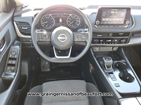 Used 2023 Nissan Rogue SV image 5