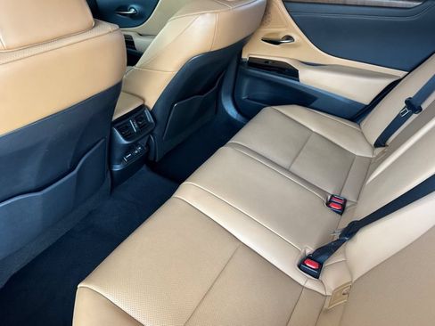 Used 2024 Lexus ES 300h w/ Premium Package FWD image 5