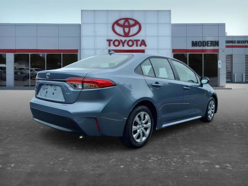 Certified 2025 Toyota Corolla LE w/ Convenience Package FWD image 6