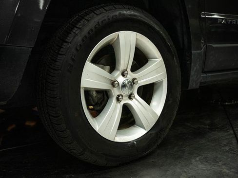 Used 2017 Jeep Patriot Latitude image 3