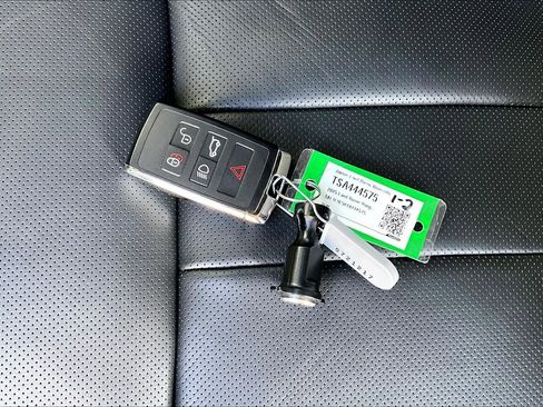 Used 2025 Land Rover Range Rover Sport Dynamic SE image 11