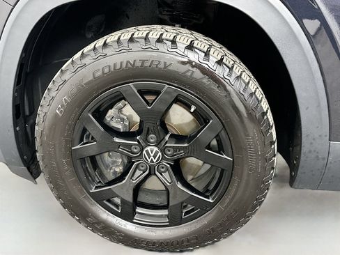 Used 2024 Volkswagen Atlas Peak Edition SE AWD/4WD image 34