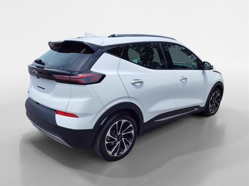 Used 2022 Chevrolet Bolt EUV Premier w/ Sun & Sound Package FWD image 5