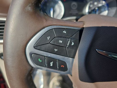Used 2019 Chrysler Pacifica Touring-L w/ Advanced Safetytec Group FWD image 17