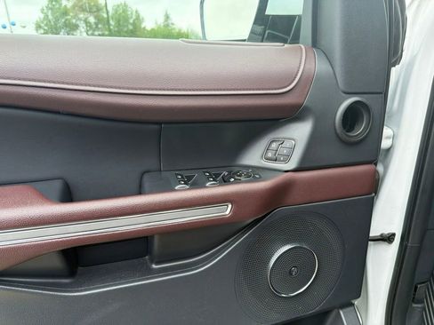 Used 2024 Ford Expedition Limited AWD/4WD image 13