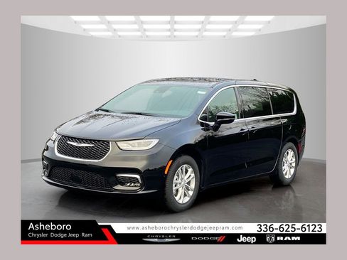 New 2026 Chrysler Pacifica Select FWD image 1