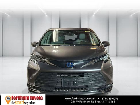 Used 2023 Toyota Sienna XLE image 8