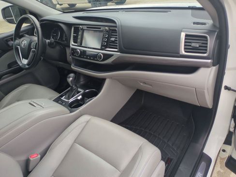 Used 2018 Toyota Highlander Limited FWD image 36