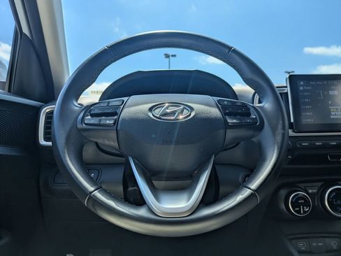 Used 2025 Hyundai Venue SEL FWD image 21