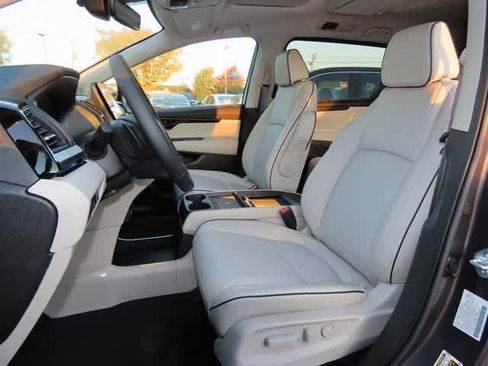 New 2026 Honda Odyssey Touring image 15