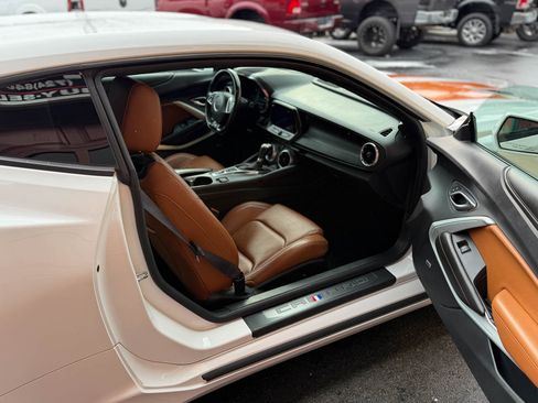 Used 2016 Chevrolet Camaro SS image 23