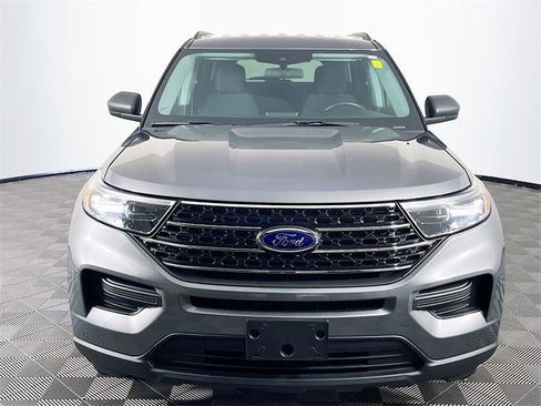 Used 2021 Ford Explorer XLT image 3