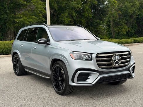 Used 2025 Mercedes-Benz GLS 450 4MATIC image 7