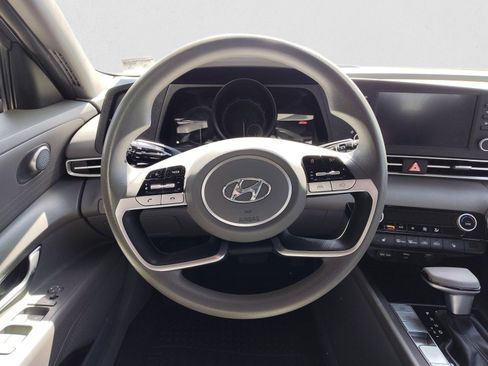 Used 2022 Hyundai Elantra Blue image 13