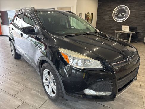 Used 2015 Ford Escape SE w/ Equipment Group 201A image 2