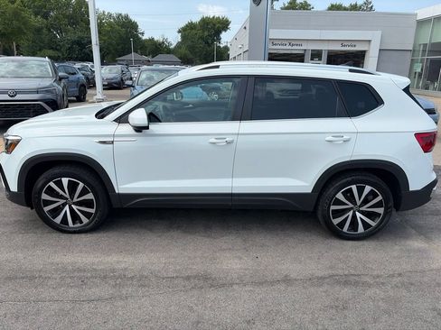 Certified 2022 Volkswagen Taos SE AWD/4WD image 5