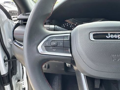 Used 2025 Jeep Compass Trailhawk AWD/4WD image 27