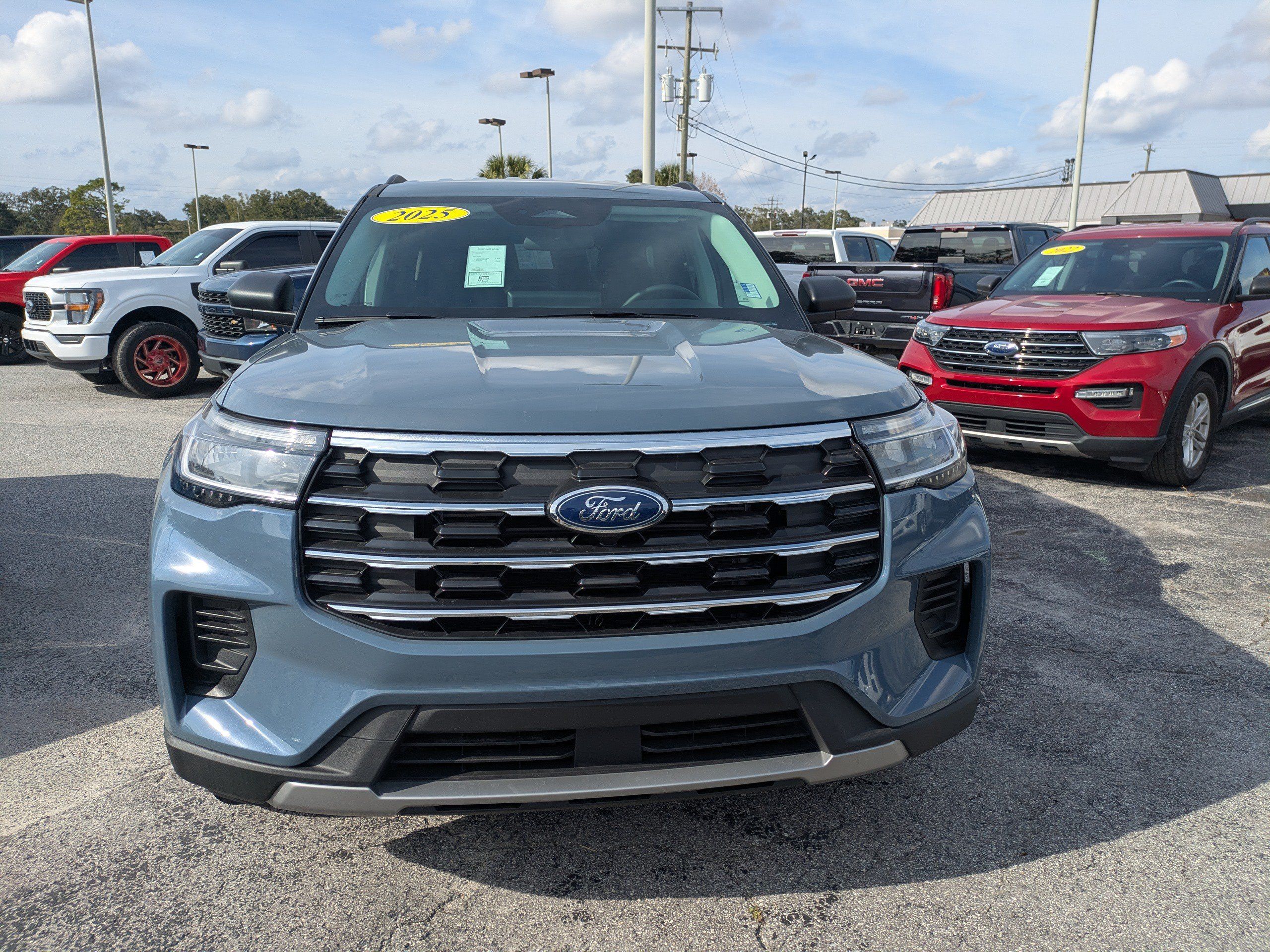 Used 2025 Ford Explorer Active RWD image 9