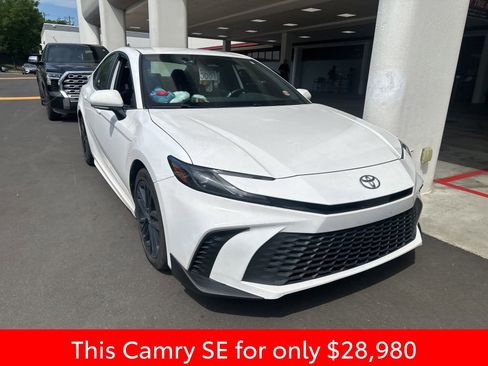 Used 2025 Toyota Camry SE w/ Convenience Package image 3