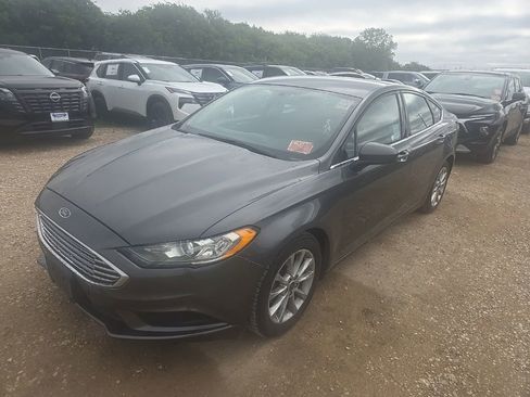 Used 2017 Ford Fusion SE w/ Fusion SE Technology Package FWD image 1