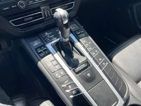 Used 2021 Porsche Macan AWD/4WD image 22