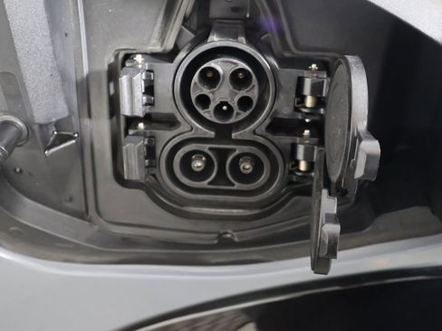 Used 2024 Nissan Ariya AWD image 17