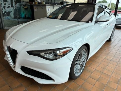 Used 2019 Alfa Romeo Giulia Ti w/ Quick Order Package 22Z Lusso RWD image 8