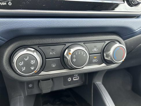 Used 2025 Nissan Versa SV w/ Trunk Package image 29